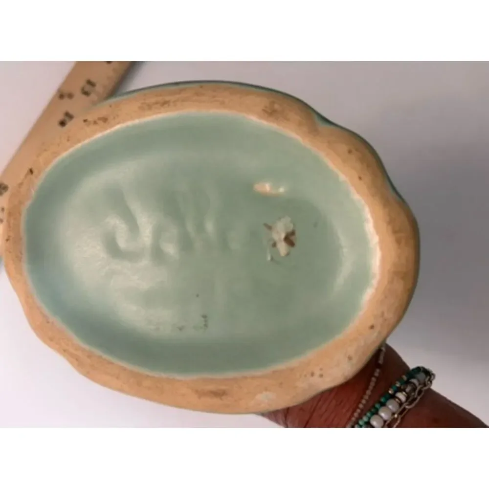 vtg.  Sea Green Weller Dogwood Horn Cornucopia Vase